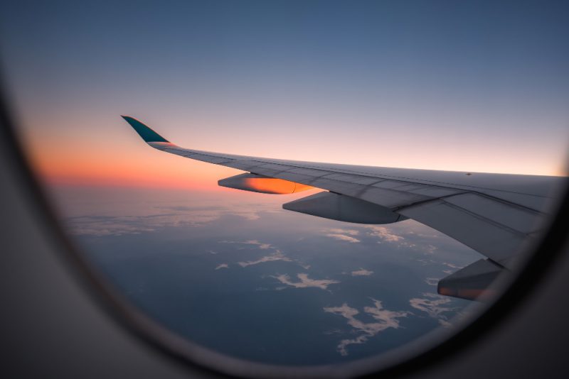 widok z okna w samolocie